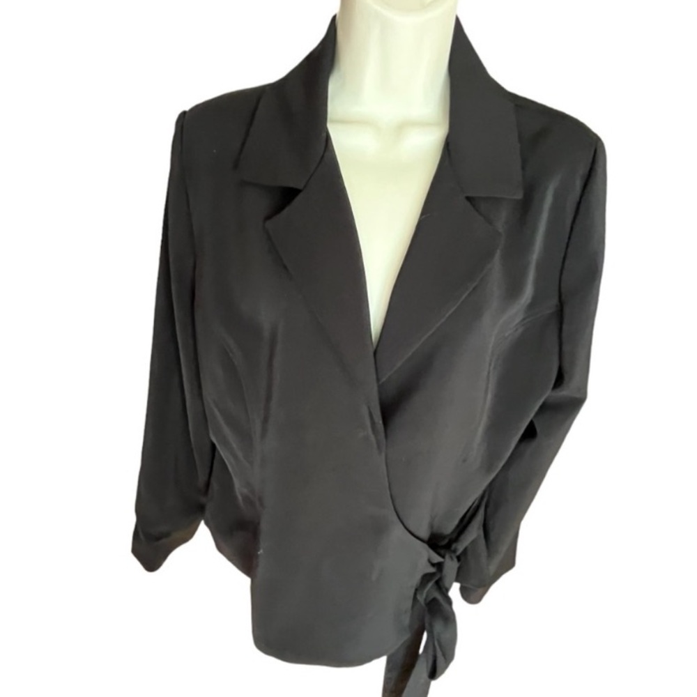 White House Black Market size 14 black wrap jacket / top falls below waist